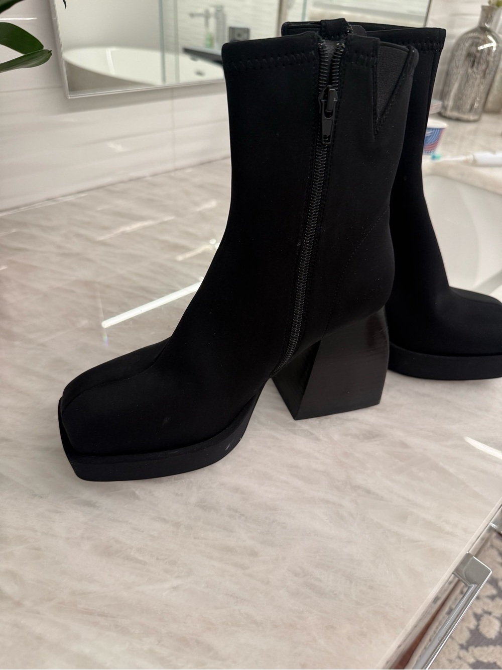 Jeffrey Campbell Dauphin Black Square-Toe Block Heel Ankle Boots Neoprene